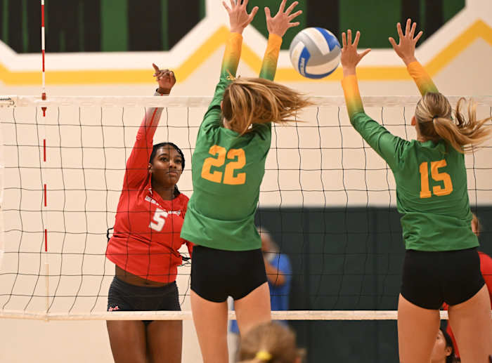 Mater Dei's Cymarah Gordon (5) tries to hit through Audrey Flanagan (22) and Rachel Moglia (15)